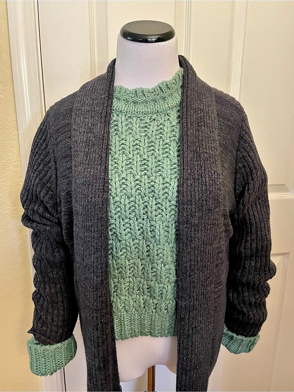 Banana Republic Ribbed Cotton Cardigan in Gray Size Large Like New